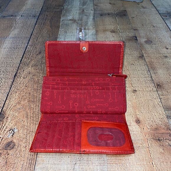 Fossil Wallet Red Leather Maddox Flap Snap Credit Card Tri Fold - Picture 5 of 7
